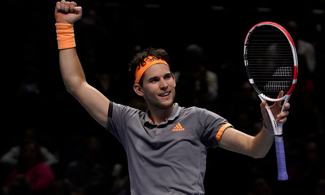 Dominic Thiem sẽ là đối thủ của Tsitsipas ở chung kết ATP Finals 2019. (Nguồn: EPA) ATP Finals 2019: Roger Federer bật bãi, nhà vô địch gục ngã ảnh 2