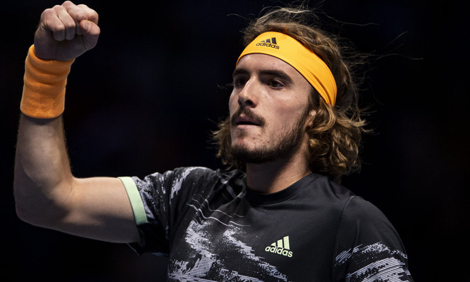 Tsitsipas là người đã khiến Federer dừng cuộc chơi. (Nguồn: Getty Images) ATP Finals 2019: Roger Federer bật bãi, nhà vô địch gục ngã ảnh 1