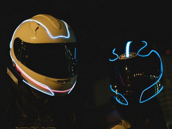 Biến chiếc mũ bảo hiểm bình thường thành phụ kiện phát sáng ảnh 1