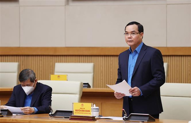 Chủ tịch Tổng Liên đoàn Lao động Việt Nam Nguyễn Đình Khang báo cáo kết quả phối hợp năm 2021. (Ảnh: Dương Giang/TTXVN) Thủ tướng: Chính phủ luôn tạo điều kiện để Công đoàn hoạt động tốt hơn ảnh 2
