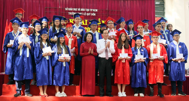 Phó Chủ tịch nước dự khai giảng tại trường THPT Lê Quý Đôn ảnh 1