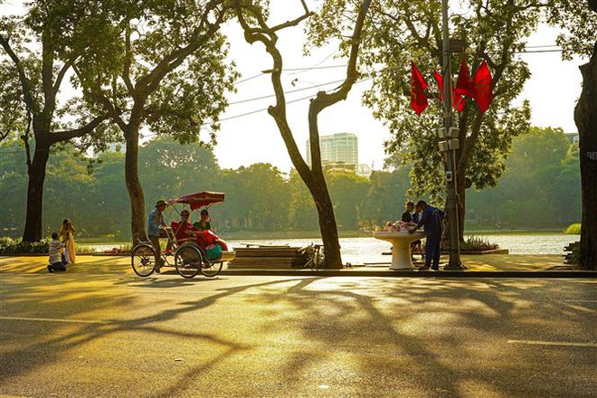 Bắc Bộ và Trung Bộ ngày nắng, chiều tối mưa dông, Nam Bộ có mưa rào ảnh 1