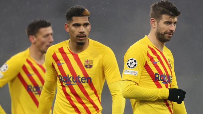 Barcelona bị loại ngay từ vòng bảng Champions League. (Nguồn: Sky) Bayern Munich "đá bay" Barcelona khỏi đấu trường Champions League ảnh 2