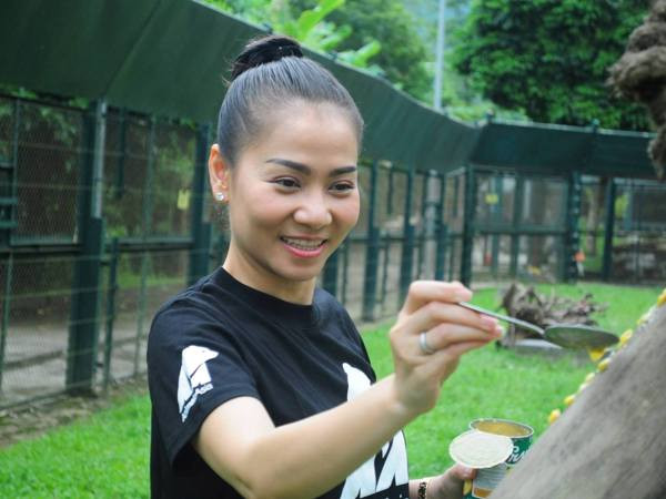 Ca sỹ Thu Minh lên tiếng bảo vệ hai loài gấu quý hiếm ảnh 1