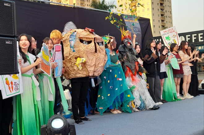 Từ 'ô nhiễm trắng' đại dương: Cần thay đổi thói quen tiêu dùng 'xanh' ảnh 1