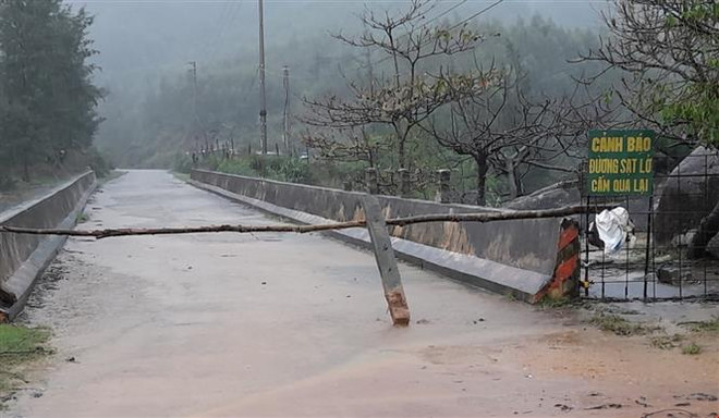 Khẩn trương thực hiện các biện pháp ứng phó với lũ quét, sạt lở đất ảnh 1