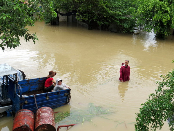 Mưa lũ tiếp tục gây ra nhiều thiệt hại tại các địa phương ảnh 3
