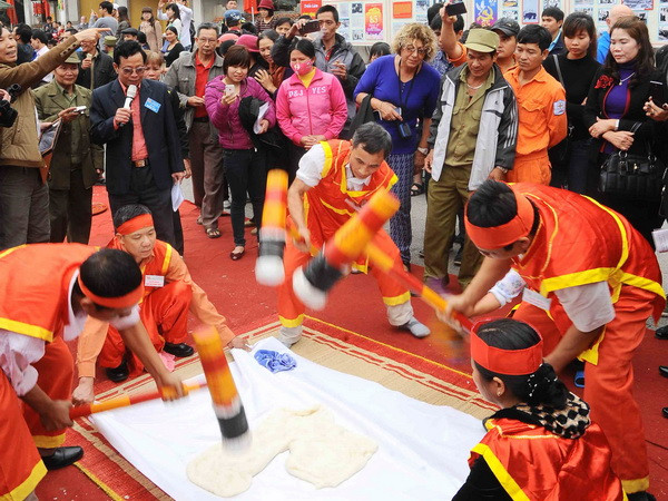 Hơn 5 vạn du khách hành hương về khu di tích Côn Sơn-Kiếp Bạc ảnh 1