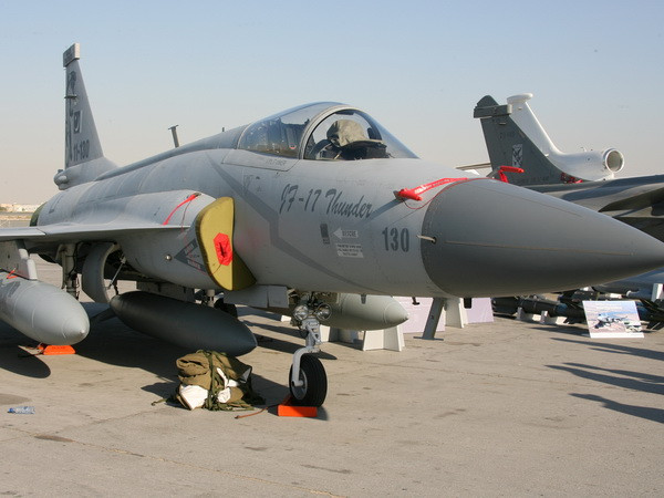Pakistan mua 110 máy bay Thần sấm JF-17 của Trung Quốc ảnh 1
