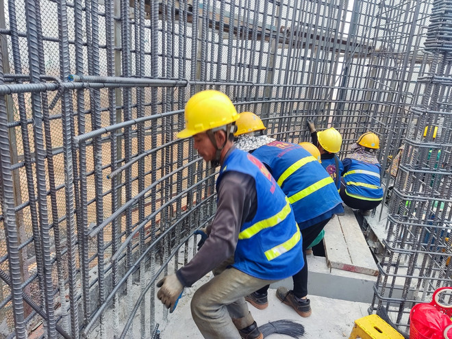 Nhà thầu tăng cường nhân, vật lực để tăng tốc thi công 2 dự án kiểm soát không lưu tại miền Nam. (Ảnh: PV/Vietnam+) a3.jpg