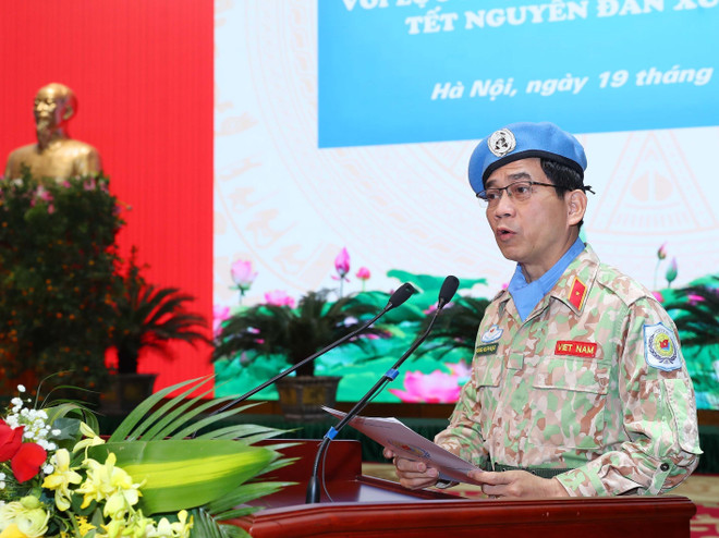 Trung tướng Hoàng Kim Phụng, Cục trưởng cục Gìn giữ hòa bình Việt Nam phát biểu. (Ảnh: Trọng Đức/TTXVN) Kết nối với các chiến sỹ mũ nồi xanh Việt Nam qua “Nhịp cầu hòa bình” ảnh 2
