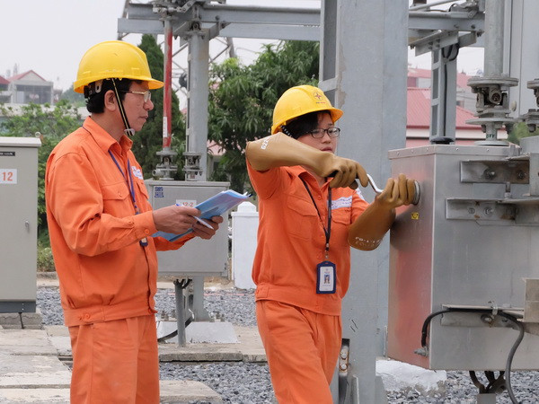 (Ảnh minh họa Mạnh Khánh/TTXVN) Hà Nội cam kết đảm bảo điện dịp Giáng sinh và Tết Dương lịch ảnh 1