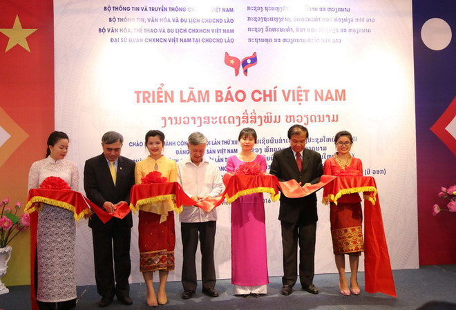Khai mạc Triển lãm Báo chí Việt Nam năm 2016 tại Lào ảnh 1