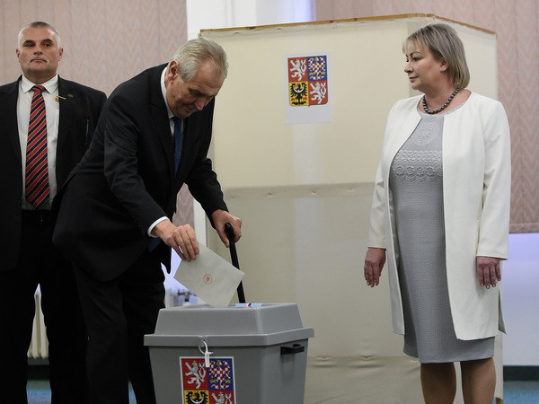 Tổng thống đương nhiệm Cộng hòa Séc Milos Zeman tái đắc cử ảnh 1