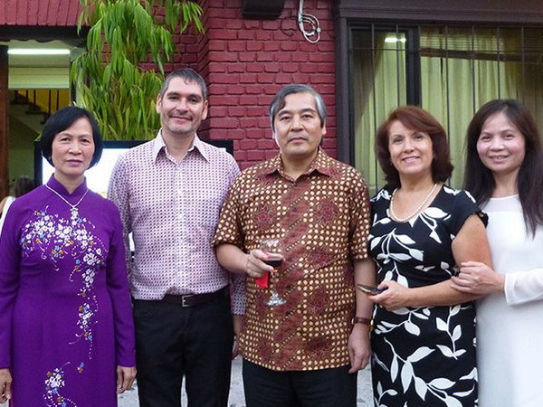 Kiều bào tại Chile, Tây Ban Nha, Panama và Maroc vui đón Xuân ảnh 1