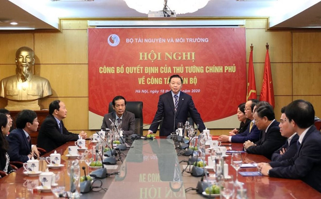 Bộ trưởng Trần Hồng Hà phát biểu tại Hội nghị. Bổ nhiệm và tái bổ nhiệm Thứ trưởng Bộ Tài nguyên và Môi trường ảnh 1