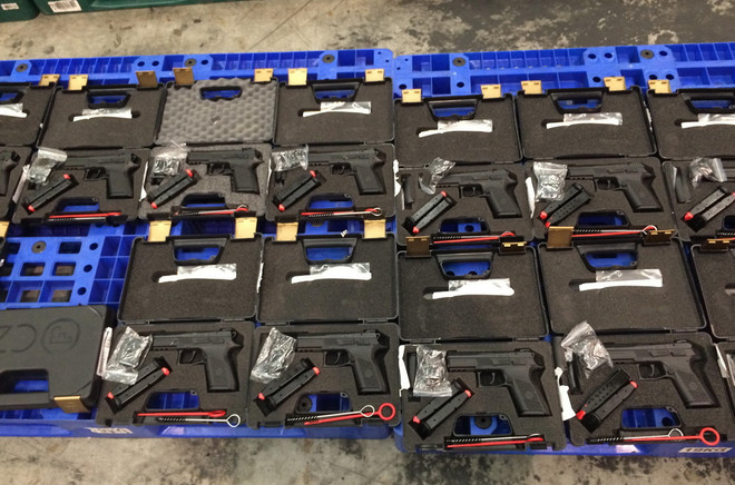 Cận cảnh lô hàng vũ khí quân dụng lớn thẩm lậu vào Việt Nam ảnh 2