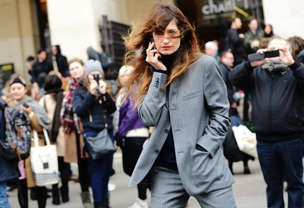 Màu ghi - Xu hướng thời trang "lập lờ" mà gây "bão" mùa Thu Đông ảnh 4