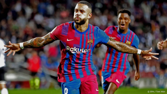 La Liga: Barcelona ngược dòng hạ Valencia, Sociedad lên ngôi đầu ảnh 1