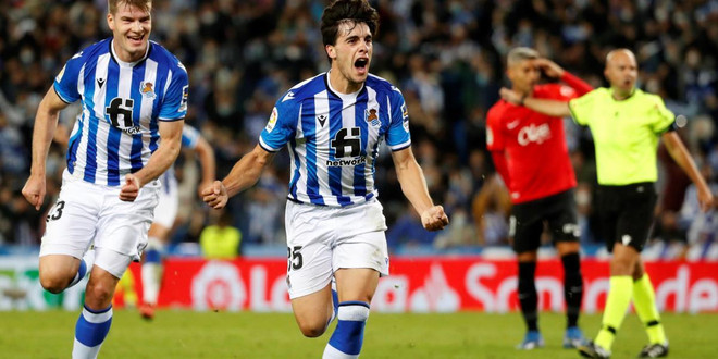 La Liga: Barcelona ngược dòng hạ Valencia, Sociedad lên ngôi đầu ảnh 2