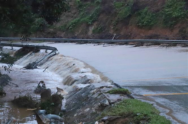 Nghệ An: Lũ ống bất ngờ trong đêm, nhiều hộ dân trở tay không kịp ảnh 3