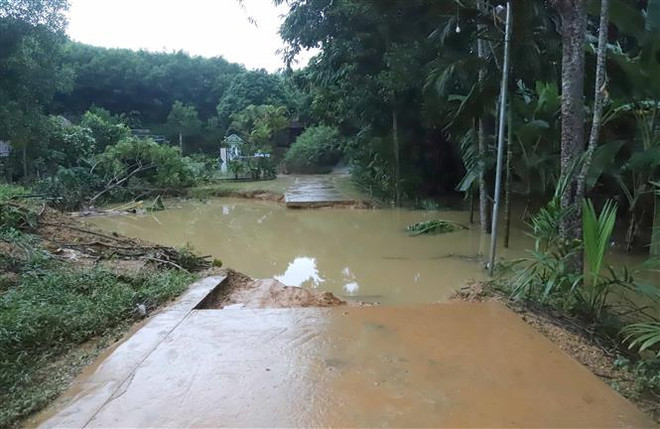 Nghệ An: Lũ ống bất ngờ trong đêm, nhiều hộ dân trở tay không kịp ảnh 1