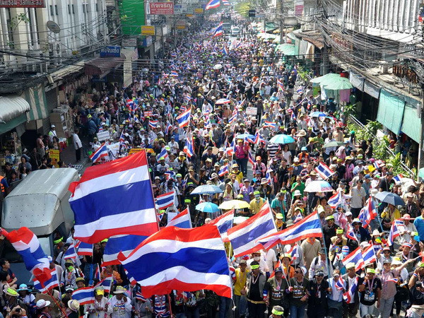 Biểu tình lớn tại thủ đô Bangkok. (Nguồn: THX/TTXVN) Hơn 50.000 người ủng hộ chiến dịch phong tỏa Bangkok ảnh 1