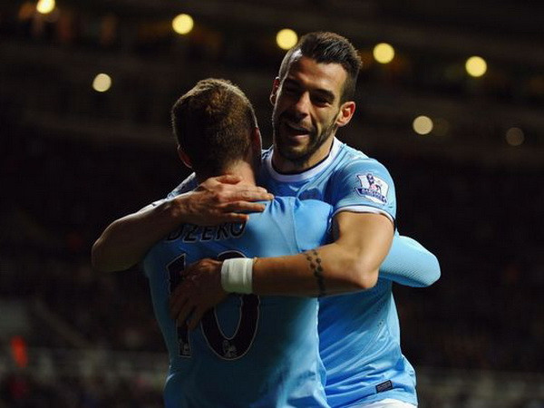 Man City lên đỉnh, cầu thủ 19 tuổi của Sassuolo gây sốc ảnh 1