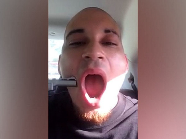 Rapper gây sốc khi cầm súng tự bắn vào miệng mình rồi quay clip ảnh 1