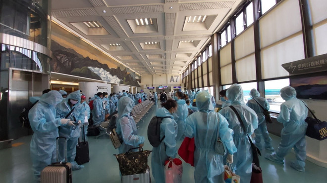 Dịch COVID-19: Đưa hơn 340 công dân Việt Nam từ Đài Loan về nước ảnh 1