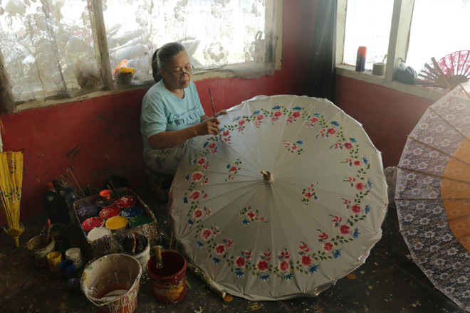 Những chiếc ô sắc màu làm đẹp thêm cuộc sống ở Indonesia ảnh 1