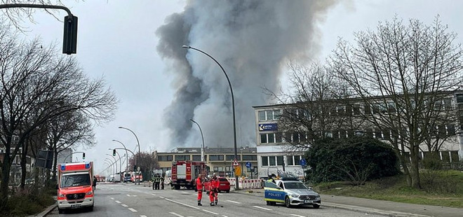 (Nguồn: aNews) Đức: Sơ tán 140 người do nguy cơ khói độc sau hỏa hoạn tại Hamburg ảnh 1
