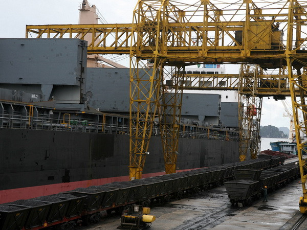 TKV cam kết cung cấp đủ than cho sản xuất điện sau mưa lũ ảnh 1