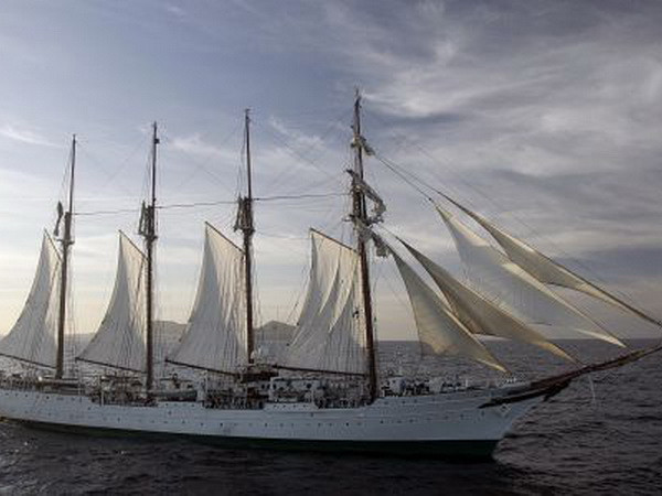 Tây Ban Nha phát hiện lượng ma túy lớn trên tàu hải quân ảnh 1