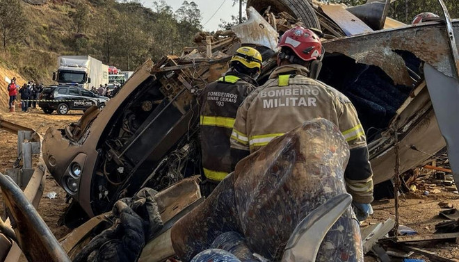 Brazil: Xe chở cổ động viên của đội Corinthians gặp nạn, 7 người chết ảnh 1