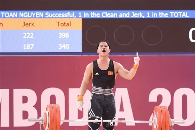 Cử tạ Việt Nam chào tạm biệt SEA Games 32 với huy chương Vàng thứ 4 ảnh 1
