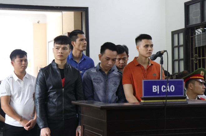 Bị cáo Ngô Bá Khá và đồng phạm tại phiên xét xử. (Ảnh: Thanh Thương/TTXVN) Bắc Ninh: Án phạt nghiêm minh với "Khá Bảnh" và các đồng phạm ảnh 2
