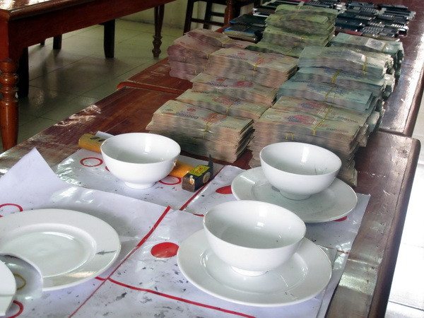 Ninh Bình: Bắt quả tang vụ đánh bạc lớn, thu trên 3,5 tỷ đồng ảnh 1