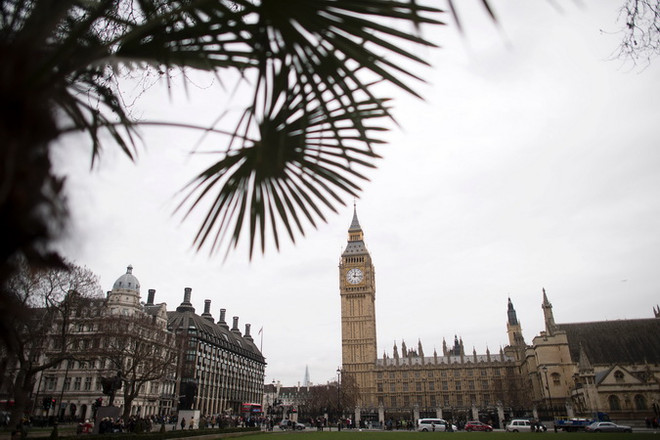 Tháp Elizabeth tại khu tòa nhà Quốc hội Anh ở London. (Nguồn: AFP/TTXVN) Anh đối diện nguy cơ "chảy máu chất xám" ồ sạt sau Brexit ảnh 1