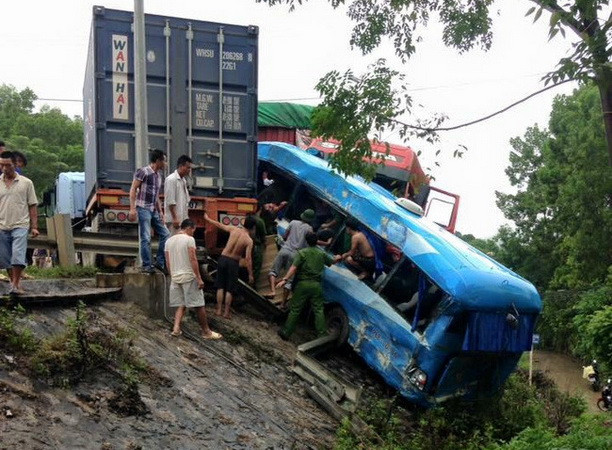 Hòa Bình: Tai nạn giao thông liên hoàn làm 4 người thương vong ảnh 1
