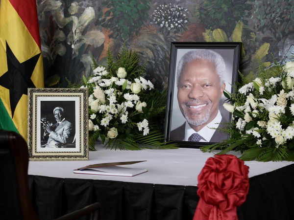 Người dân Ghana đổ về ghi sổ tang cố Tổng Thư ký LHQ Kofi Annan ảnh 1