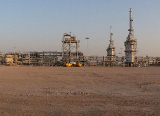 Iran tăng hoạt động khai thác tại giếng dầu lớn chung với Iraq ảnh 1