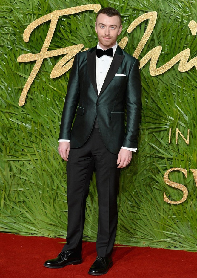 Thảm đỏ TFA 2017: Selena Gomez, Kaia Gerber yêu kiều với đầm nhún bèo ảnh 18