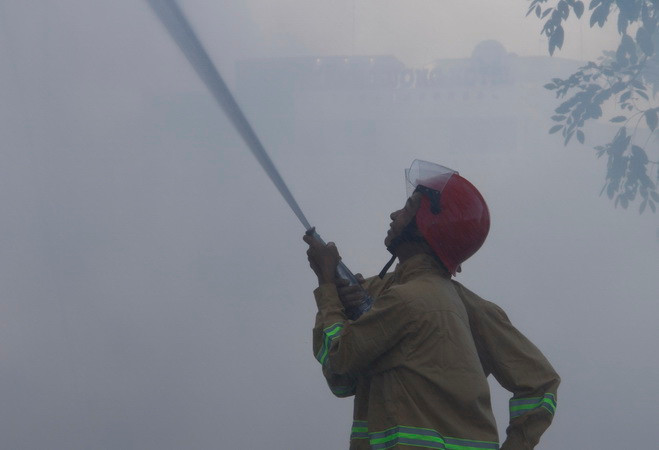 Cháy lớn ở KCN Nhơn Trạch, 4.000m2 nhà xưởng bị thiêu rụi ảnh 1