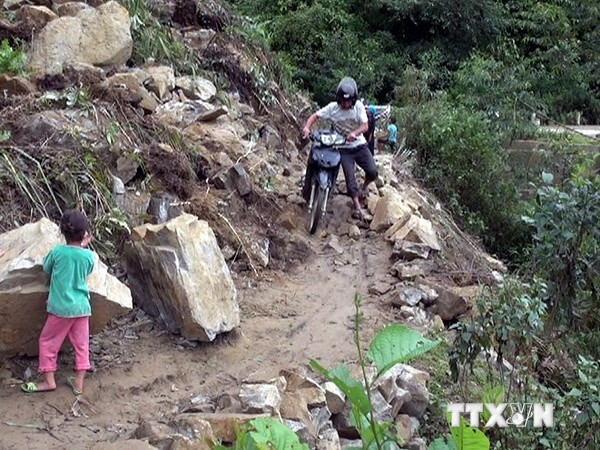 Tuyến đường duy nhất nối Tuyên Quang với Nà Hang bị sạt lở nặng ảnh 1