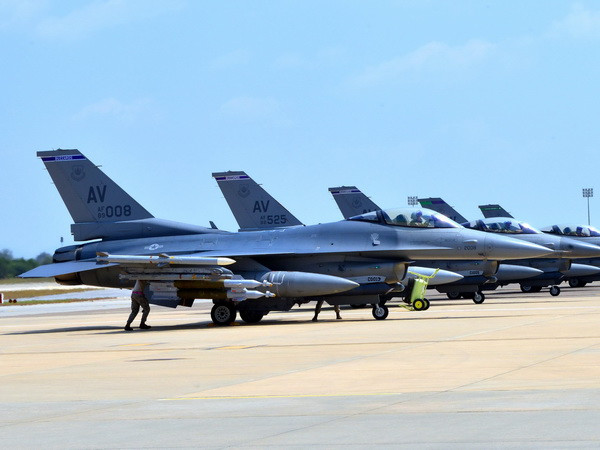 Mỹ sẵn sàng bán cho Pakistan 8 máy bay chiến đấu F-16 ảnh 1