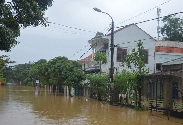 Nhiều xã tại Đà Nẵng vẫn bị chia cắt, nước ngập sâu sau bão ảnh 4
