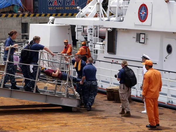 Tàu USNS Mercy rời Cảng Tiên Sa, kết thúc chuyến thăm Đà Nẵng ảnh 1