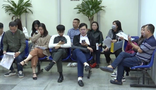 Văn phòng Đăng ký đất đai Hà Nội đã kịp thời có chỉ đạo tăng cường các biện pháp tiếp nhận, giải quyết thủ tục hành chính. (Ảnh: TTXVN phát) dang ky thu tuc dat dai3.jpeg