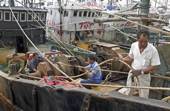 Trung Quốc sơ tán hàng trăm nghìn người tránh 2 cơn bão đổ bộ ảnh 1